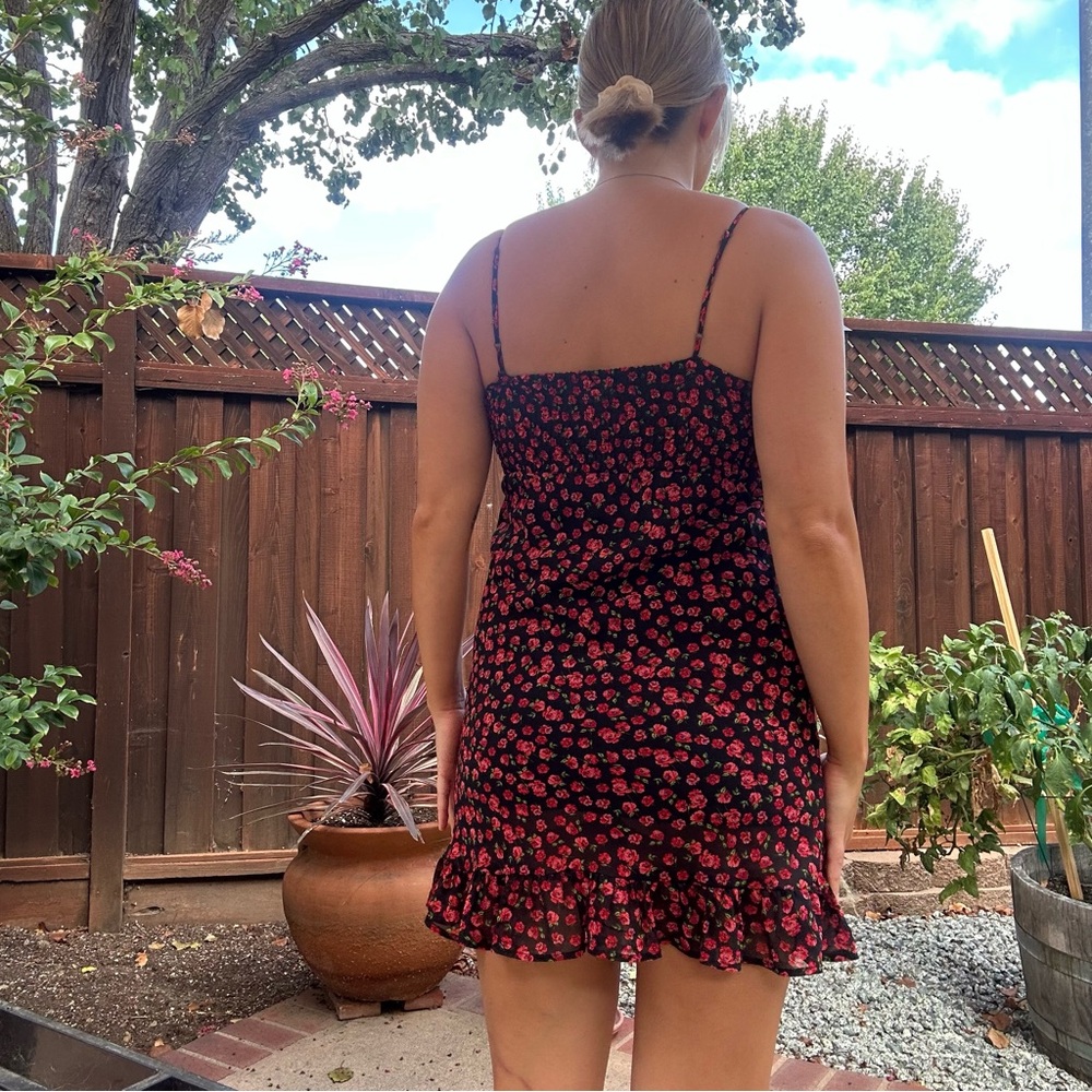 Black and Red Floral Dress - Picture 4 of 7